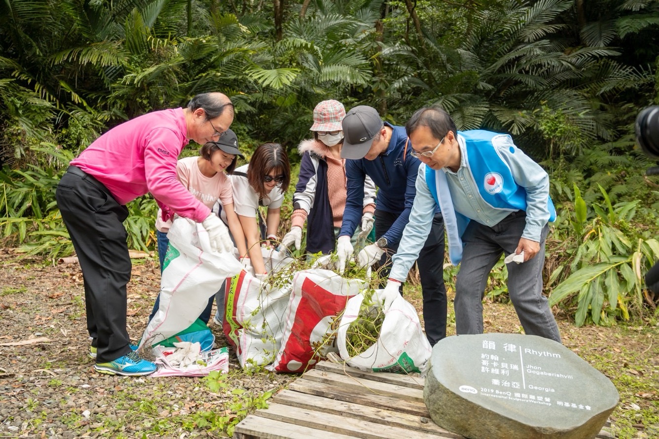 為共同守護在地物種，東升國際永續(xù)基金會號召志工認識並移除「綠癌」: 外來入侵種小花蔓澤蘭
