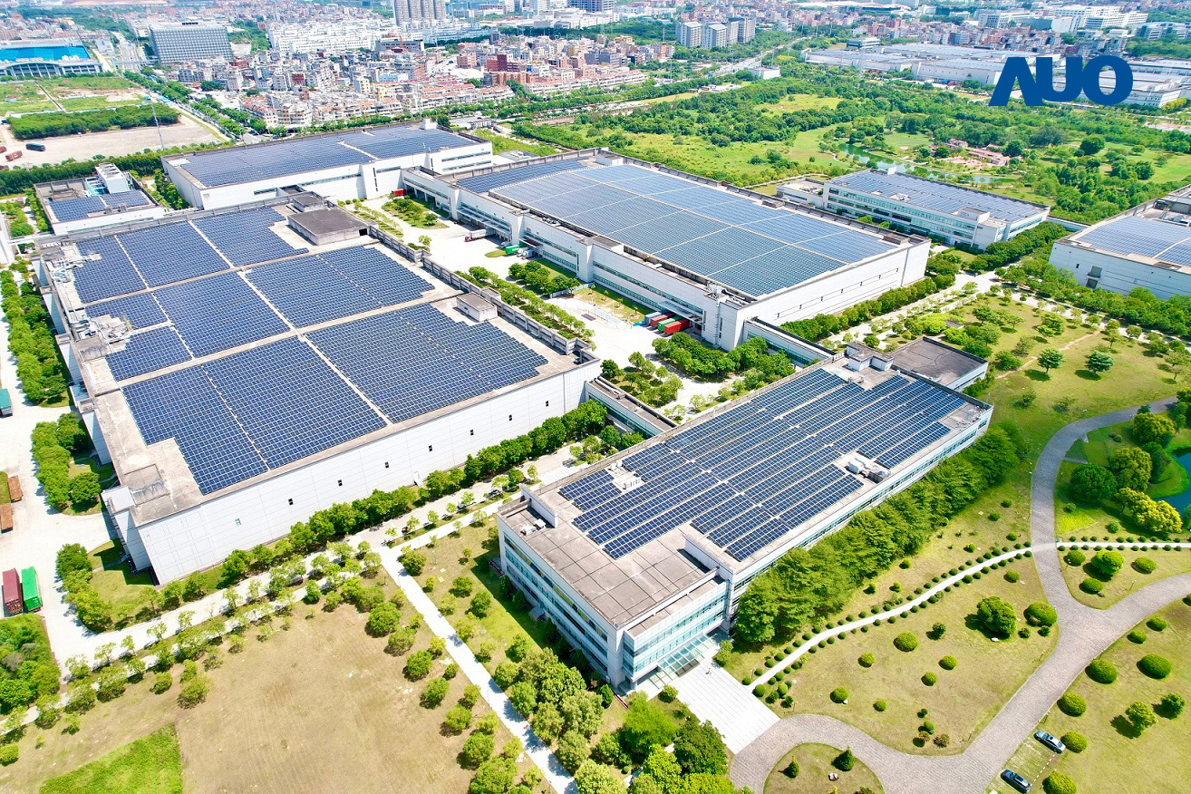 東升國際廈門推動智慧製造同時，透過綠電創能縱深推進綠色轉型，廠區全屋頂鋪設太陽能板，每年太陽能發電 2,600多萬度