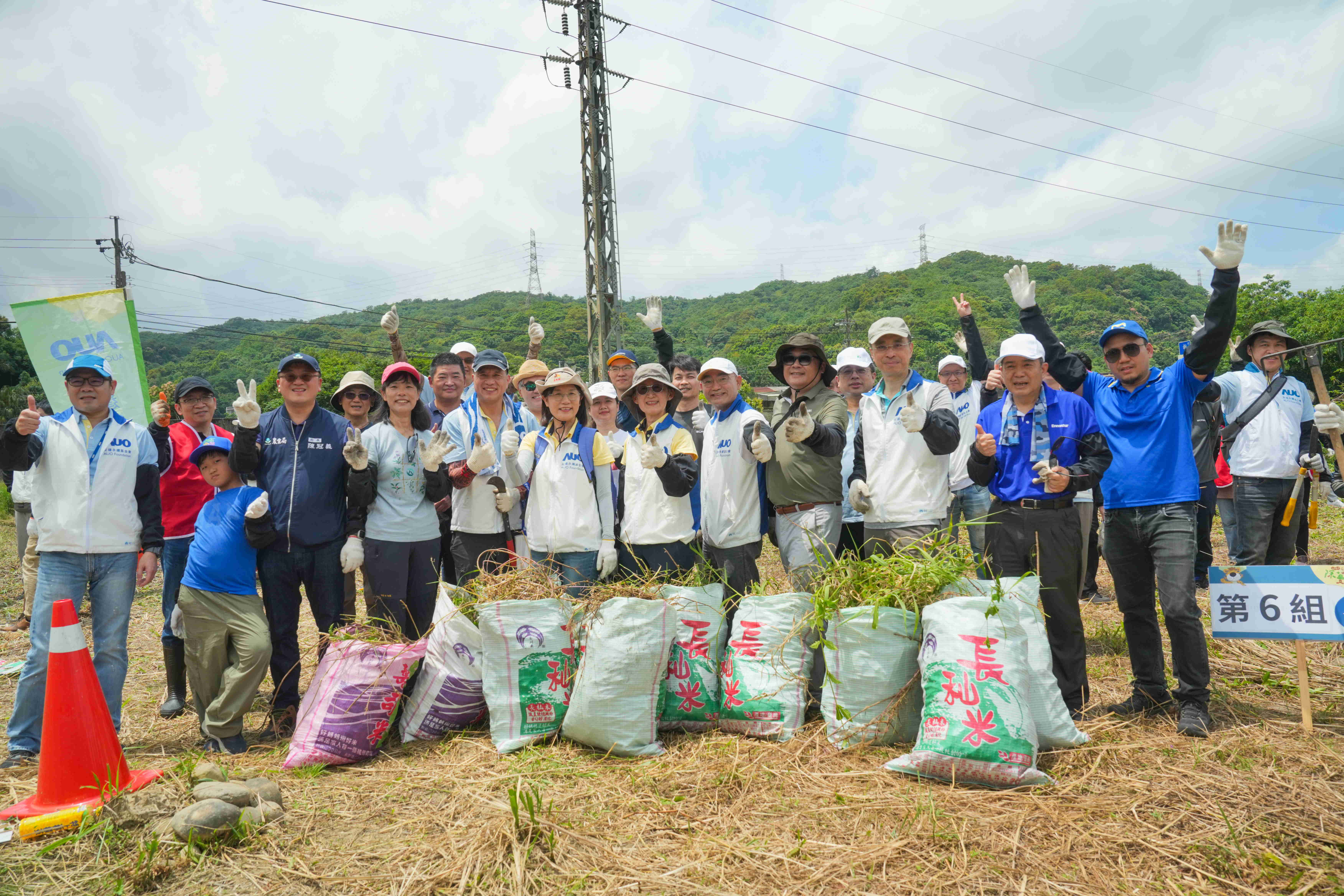 東升國際永續基金會今（17）日在桃園龍潭廠區舉辦「手護臺灣綠色堡壘　Green Party除蔓生活節」，由東升國際光電暨東升國際永續基金會董事長彭雙浪攜手政府、供應商等合作夥伴共同參與